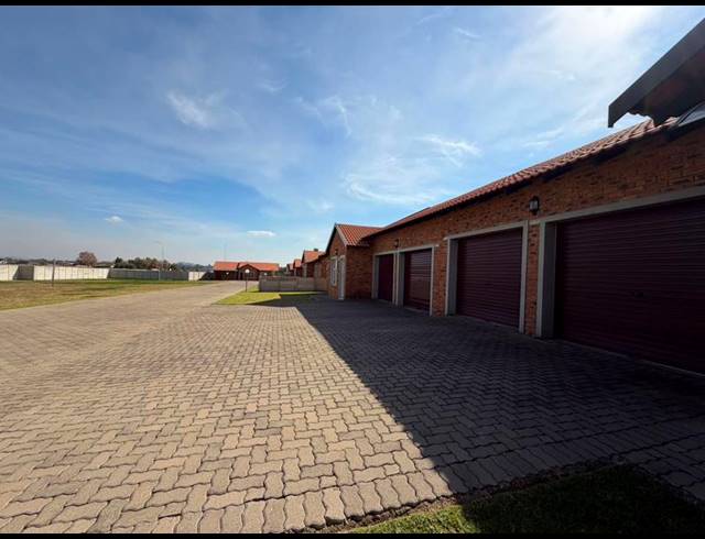 2 BEDROOM TOWNHOUSE FOR SALE IN RIVERSDALE